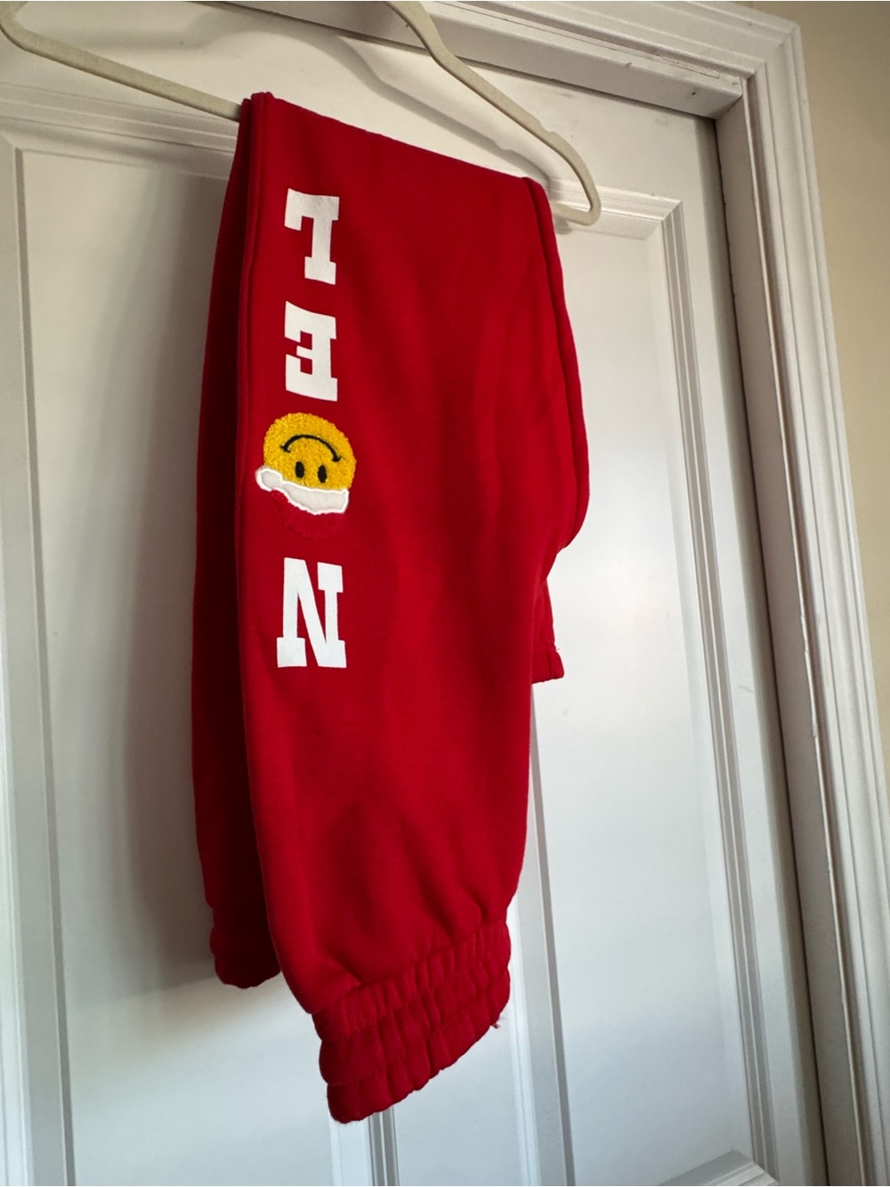 Forever 21 Medium Red Noel Smiley Face Santa Holiday Graphic Sweatpants Joggers